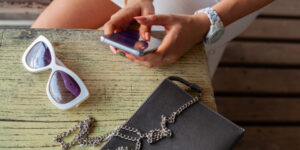 How to Choose the Perfect Accessories to Elevate Your Outfit in 2025